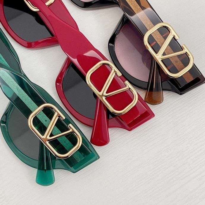 Picture of Valentino Sunglasses _SKUfw46772013fw